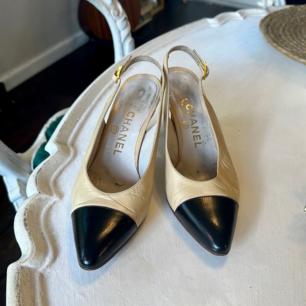 Chanel nude classic slingback vintage